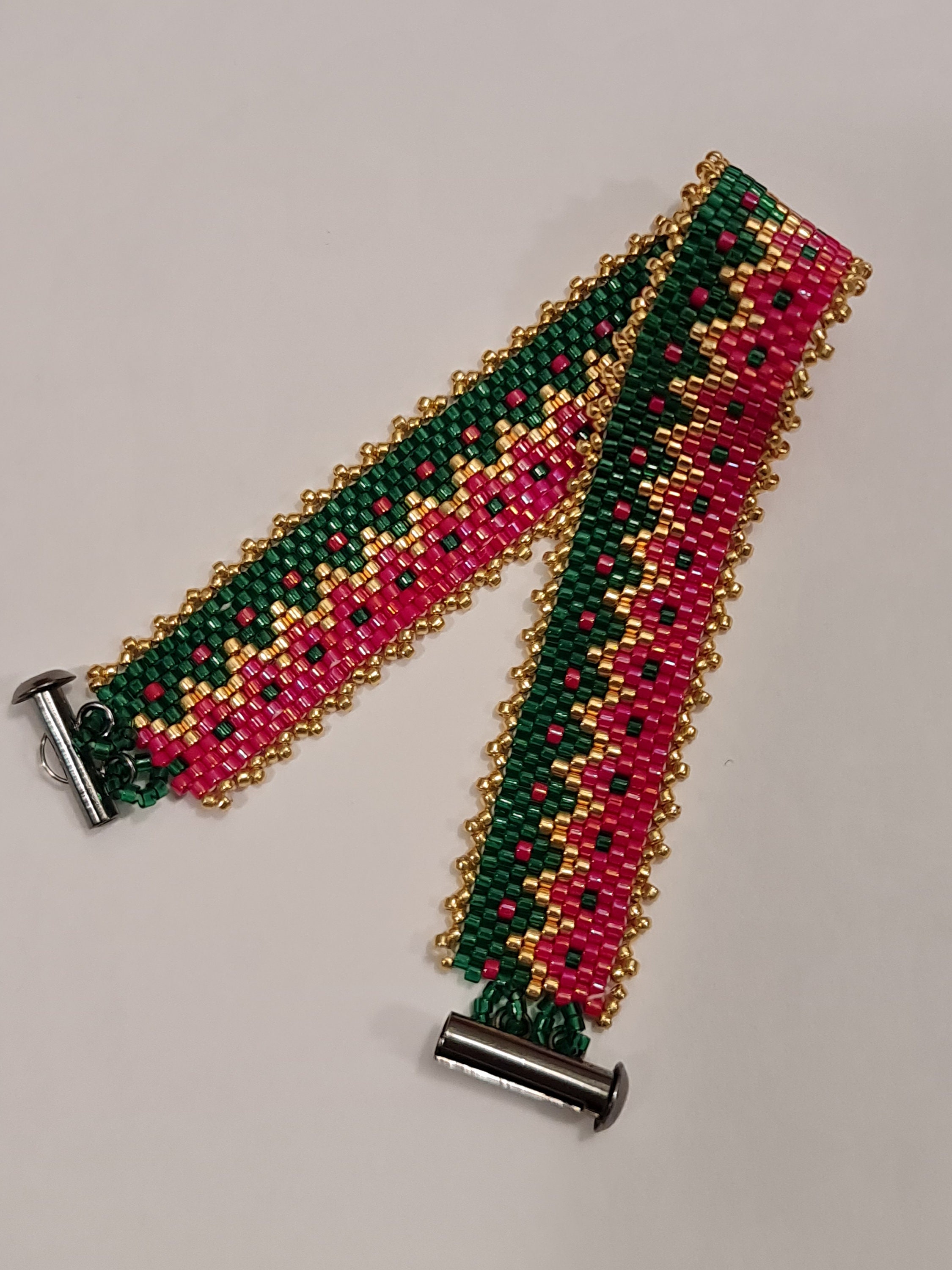 Red, Green and Gold Bracelet Pattern, Peyote Even Count no Physical