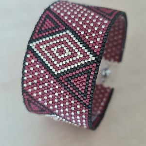 Geometric bracelet - easy pattern (no physical bracelet)