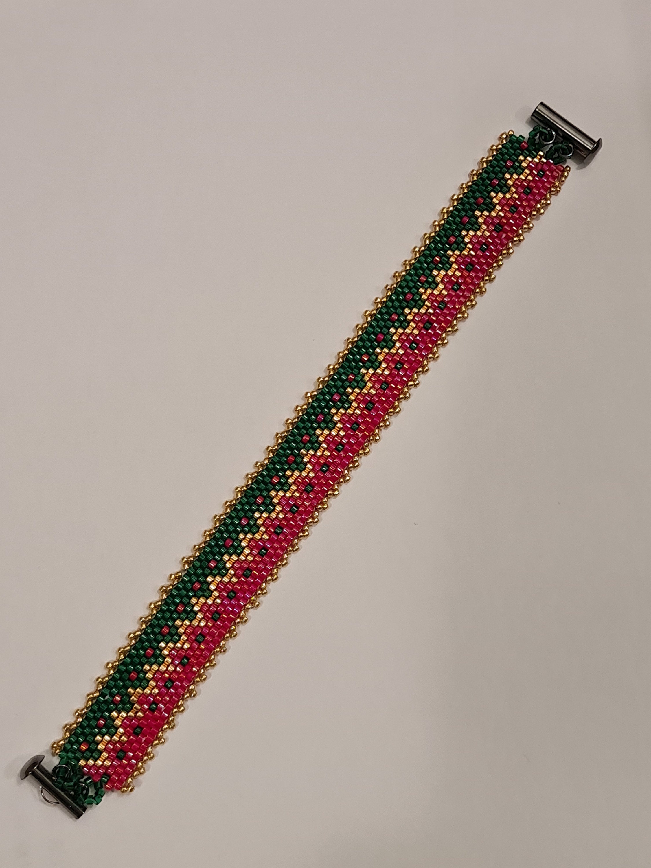 Red, Green and Gold Bracelet Pattern, Peyote Even Count no Physical