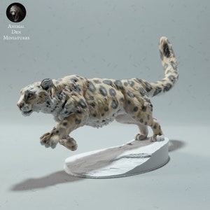 Resin 3D Printed snow leopard High detailed Resin in different sizes, indoor or outdoor