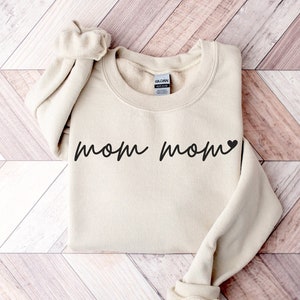 Mom Mom Sweatshirt, Mom Mom Gift, Mom Mom Shirt, Gift for Mom Mom, New Mom Mom, Pregnancy Announcement, Mom Mom To Be, Mom Mom Christmas