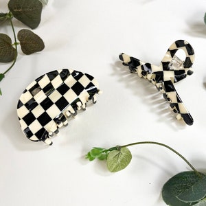 Large checkered hair claw, Black white resin hair claw, Minimalist vintage hair clip, Vintage check hair accessories, Hair accessories gift