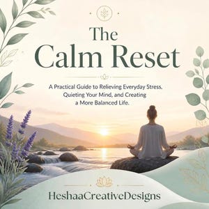 Peut inclure: Une couverture de livre intitulée The Calm Reset: A Practical Guide to Relieving Everyday Stress, Quieting Your Mind, and Creating a More Balanced Life. Elle montre une personne méditant sur un rocher au bord d'une rivière au coucher du soleil.