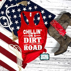débardeur country, chillin sur un chemin de terre, tank de concert, tank de rodéo, tank de musique country, tank fille du sud, western, festival de musique country