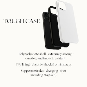Puede incluir: Una funda de tel&eacute;fono blanca con una funda de tel&eacute;fono negra en su interior. El texto "TOUGH CASE" est&aacute; en la parte superior de la imagen. El texto debajo de la imagen dice: "Carcasa de policarbonato - extremadamente resistente, duradera y resistente a los impactos Forro de TPU - absorbe los golpes de los impactos Admite carga inal&aacute;mbrica - (sin incluir MagSafe)"