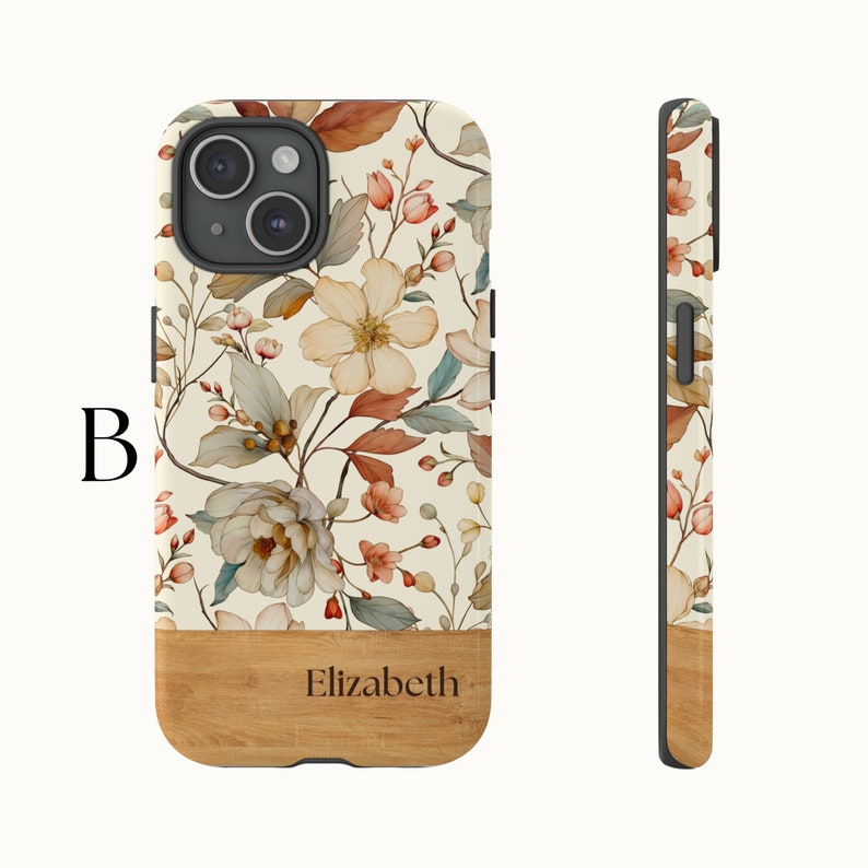 Puede incluir: Una funda de tel&eacute;fono personalizada con un patr&oacute;n floral en tonos marrones, rosas y blancos. La funda tiene una base de madera con el nombre "Elizabeth" impreso en ella.