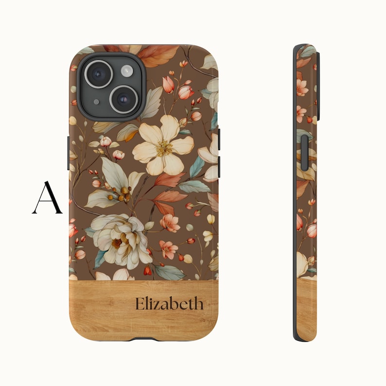 Puede incluir: Una funda de tel&eacute;fono floral marr&oacute;n y beige con un fondo de madera y el nombre "Elizabeth" impreso en ella.