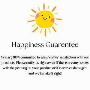 Puede incluir: Un sol amarillo con una cara sonriente y mejillas rosadas. El texto "Happiness Guarantee" est&aacute; debajo del sol. El texto debajo del t&iacute;tulo dice: "We are 100% committed to ensure your satisfaction with our products. Please notify us right away if there are any issues with the printing on your product or if it arrives damaged, and we'll make it right!"