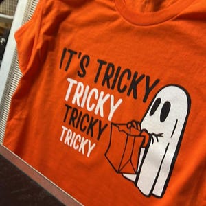 It&#39;s Tricky Halloween T-Shirt: Funny Hip Hop Costume