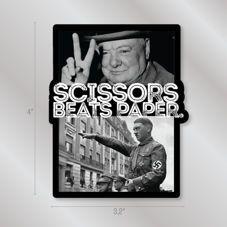 Pode incluir: Etiqueta preto e branco com uma foto de Winston Churchill fazendo um sinal de paz e o texto "Scissors Beats Paper." Abaixo do texto, h&aacute; uma foto de Adolf Hitler fazendo uma sauda&ccedil;&atilde;o nazista.