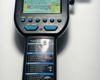 Juego electrónico de pesca portátil vintage Radica Bass Fishin’ probado y en funcionamiento c.1996