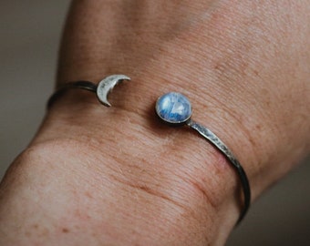 Silver Crescend Moon and Moonstone Bracelet, Handmade 925 Silver Armband