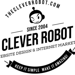 Puede incluir: Logotipo en blanco y negro para The Clever Robot Inc., una empresa de dise&ntilde;o web y marketing en Internet. El logotipo presenta un robot de dibujos animados con un ojo gui&ntilde;ando y el texto "The Clever Robot Inc." y "Dise&ntilde;o web y marketing en Internet".