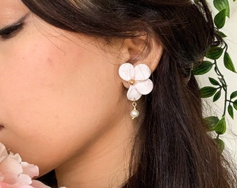 Bridal bloom drop earrings for weddings, white petal earrings for brides with pearls, lightweight clay bridal earrings with gold accents