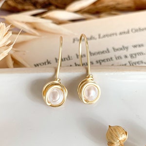 Freshwater pearl dangle earrings for bridesmaids, Gold plated earrings with pearl, Maid of honor gift from bride jewelry, be my bridesmaid image 1