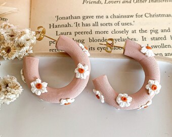 Clay hoop earrings with flowers, Custom polymer clay earrings, Handmade floral hoops, hoop pastel earrings, Floral jewelry Gift for friends