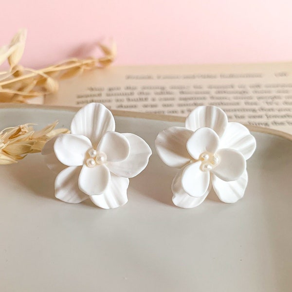 Bohemian bridal flower stud earrings Wedding Flower Stud Earrings White floral earrings for brides Porcelain jewelry for garden weddings