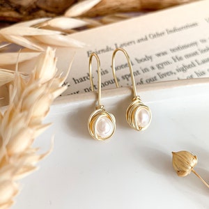 Freshwater pearl dangle earrings for bridesmaids, Gold plated earrings with pearl, Maid of honor gift from bride jewelry, be my bridesmaid image 3