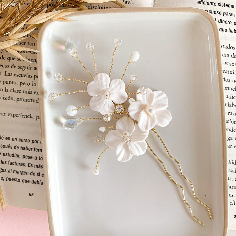 floral hair pin es handmade in polymer clay, pearls and crystal glass beads