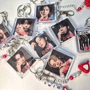 BTS-sleutelhanger met fotoalbum, cd-discografie, gepersonaliseerde Bangtan Boys-sleutelhanger met solo-leden Jungkook, V, RM, Suga, Jimin, J-Hope en Jin.