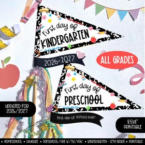 Peut inclure: Deux fanions triangulaires avec une bordure à motif de vache noir et blanc, des icônes scolaires et le texte First day of KINDERGARTEN 2026-2027 et First day of PRESCHOOL first day of school ever. Inclut des étiquettes imprimables de 21,6x27,9 cm.