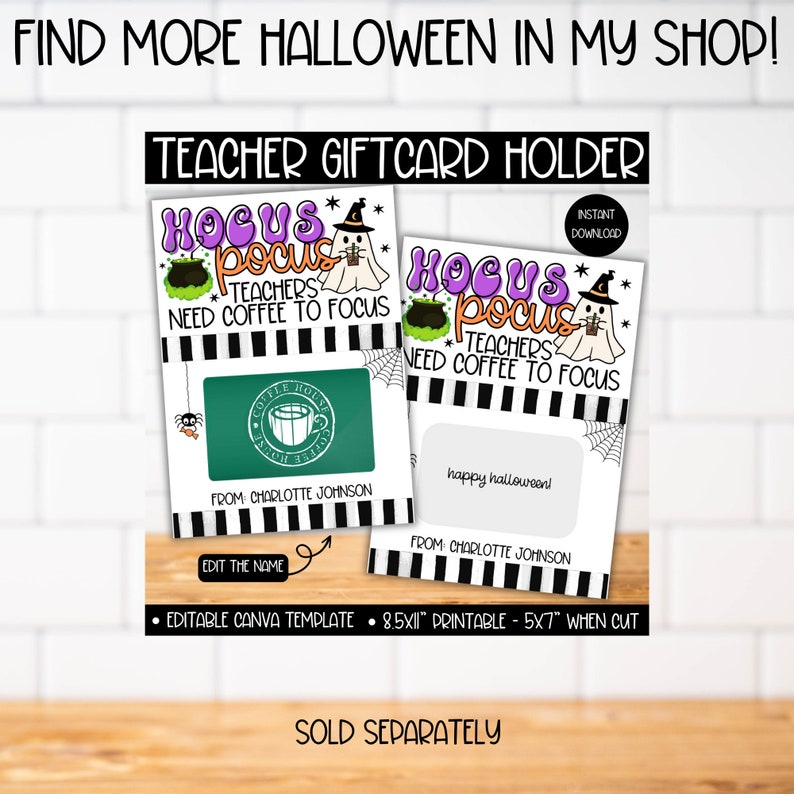 Op de afbeelding: Printbare Halloween-cadeaubonhouder met een spook- en ketelontwerp. De tekst luidt "Hocus Pocus Teachers Need Coffee to Focus". De houder is 8,5 inch bij 11 inch en kan worden afgedrukt en geknipt tot 5 bij 7 inch.