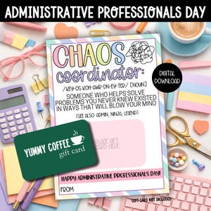 Puede incluir: Un colorido juego de regalo para el Día de los Profesionales Administrativos. Incluye una descarga digital "Chaos Coordinator", una tarjeta de regalo "Yummy Coffee" y un teclado. El texto dice "¡Feliz Día de los Profesionales Administrativos!"
