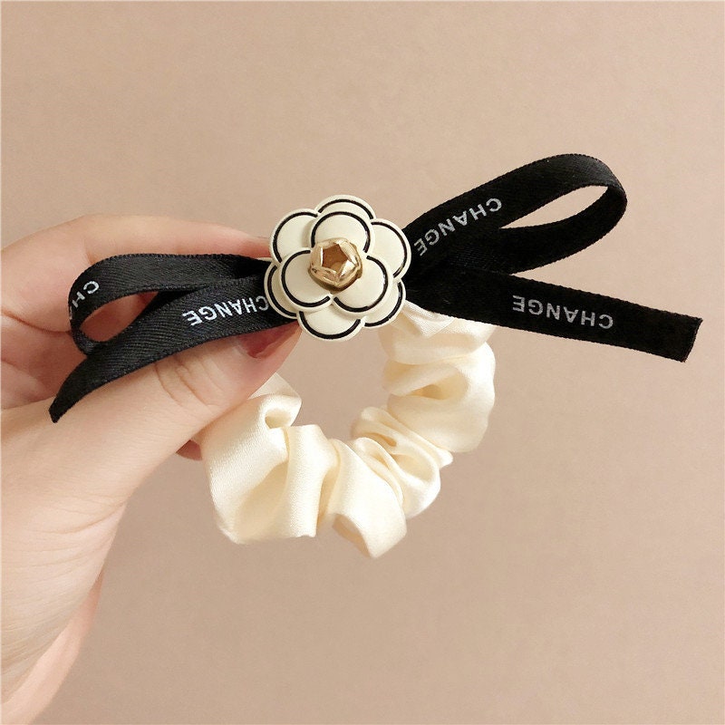 CHANEL Pre-Owned CAMELIA BOW TIE - Farfetch