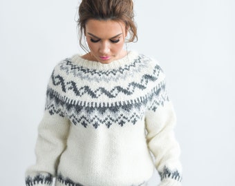 Wool Icelandic sweater Fílabeinslituð með lava munstur