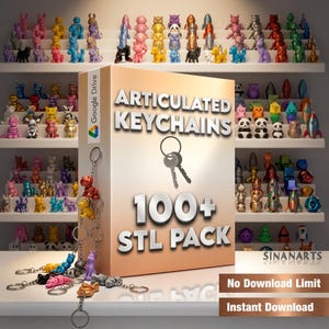 Puede incluir: Una caja de producto digital etiquetada como Articulated Keychains 100+ STL Pack con un logotipo de Google Drive. La caja está rodeada por varios llaveros articulados pequeños y coloridos de animales y personajes, con estantes al fondo.