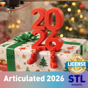 Peut inclure: Une figurine articulée rouge 2026 avec des bottes, assise sur un coffret cadeau emballé avec un nœud vert. Le coffret cadeau présente un motif festif avec des arbres de Noël et des étoiles. Le texte "Articulated 2026 STL" est visible.