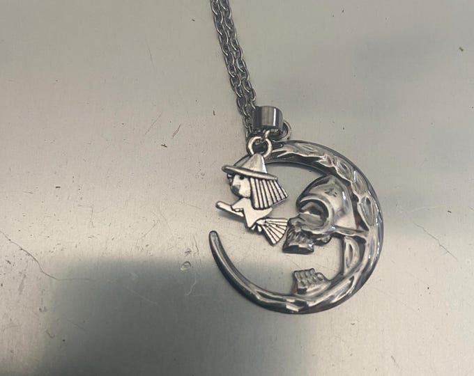The SKULL & the WITCH PENDANT