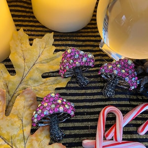 MUSHROOM Glamor BROACH or Pin