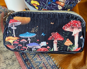 Magical MUSHROOM COMBO OUTFIT.   Hat, Tote and Zipper Clutch.