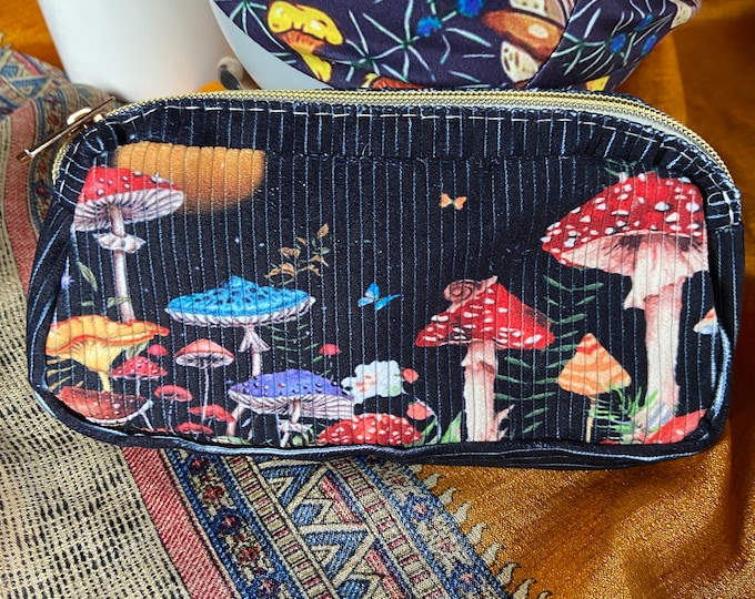 Magical MUSHROOM COMBO OUTFIT.   Hat, Tote and Zipper Clutch.