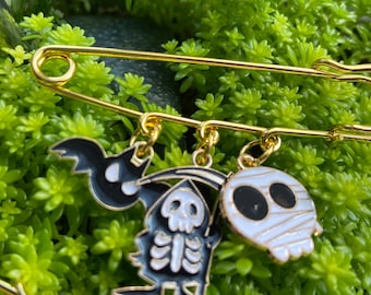 Halloween Spooky Charm Pin.