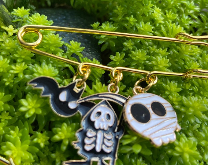 Halloween Spooky Charm Pin.