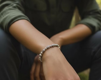 Ladies  SKULL BRACELET  Heads UP.