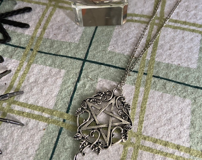 FAVORITE Delicate Pentacle Victorian Pendant