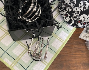 SKELETON BRACELET "Got Ya"