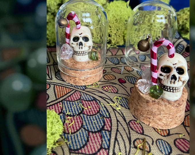 New SPOOKY CHRISTMAS MINIATURE Globe/Cloche