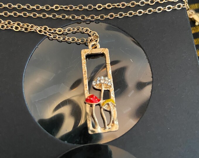 MUSHROOM SPECIAL:  Elegant Gold Mushrooms Pendant