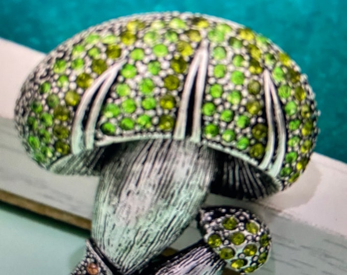 GLAMOROUS:  Mushroom Cluster Brooch