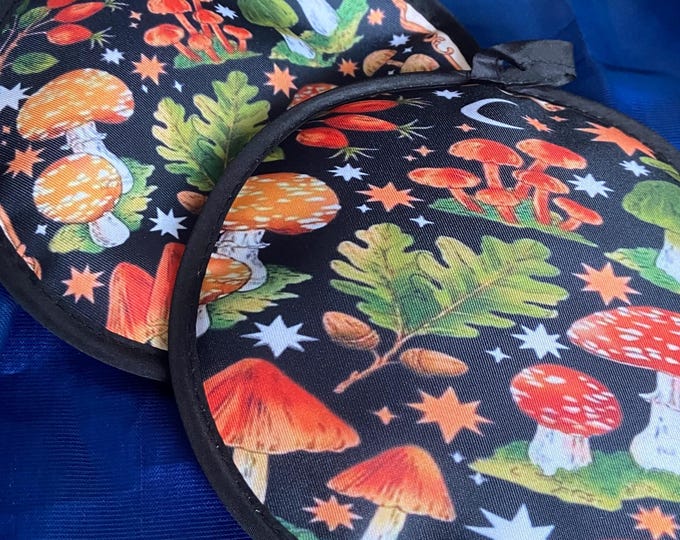 Forest MUSHROOM POT HOLDERS.  8" Round 2 pc Set.
