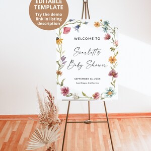 Pu&ograve; includere: Un cartello di benvenuto rettangolare bianco per un baby shower con un bordo floreale ad acquerello. Il testo recita: WELCOME TO, Scarletts Baby Shower, SEPTEMBER 16, 20XX, San Diego, California. Il cartello &egrave; esposto su un cavalletto.