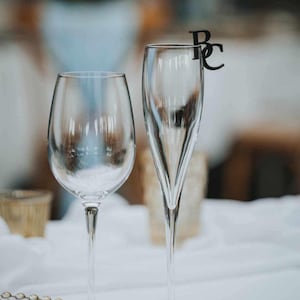 Décoration pour boisson initiale en acrylique | marque-places | Étiquette suspendue pour boisson en verre de mariage | Médaillon pour boisson sans pied | Accessoires pour boissons | Décoration de table de mariage |