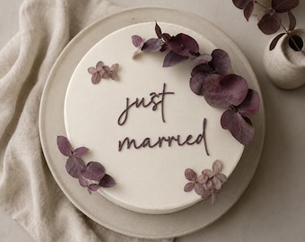 Front topper, cake topper or cake decoration for birthdays and weddings with a personalized name or lettering.