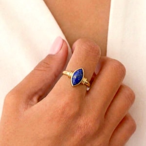 Lapislazuli Ring/ großer blauer ovaler Stein/  handgemachter Messing Ring mit natürlichem Edelstein / Geburtsstein