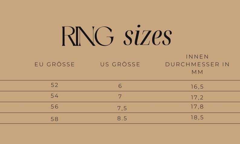 Pu&ograve; includere: Un grafico beige con il testo "RING sizes". Mostra le misure degli anelli in EU, US e millimetri. Le taglie EU vanno da 52 a 58, le taglie US da 6 a 8,5 e il diametro interno in mm da 16,5 a 18,5.