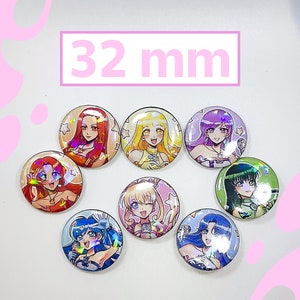 Puede incluir: Conjunto de ocho pines de botón de 32 mm con personajes de anime coloridos con detalles brillantes. Los personajes se representan en varias poses y expresiones, con un enfoque en sus ojos y cabello. Los pines son perfectos para agregar un toque de personalidad a bolsos, chaquetas u otros accesorios.